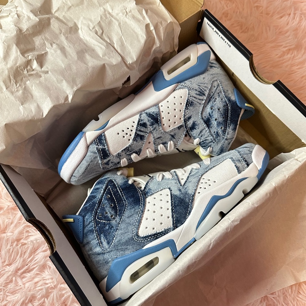 100% authentic ‼️ BRAND NEW air Jordan 6 retro Grad school size 4.5youth✅